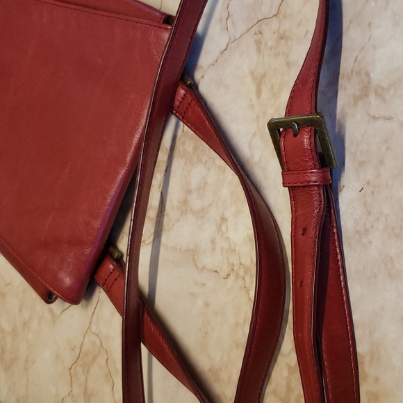 HOBO cherry red vintage style flap clousure crossbody bag - Picture 7 of 7